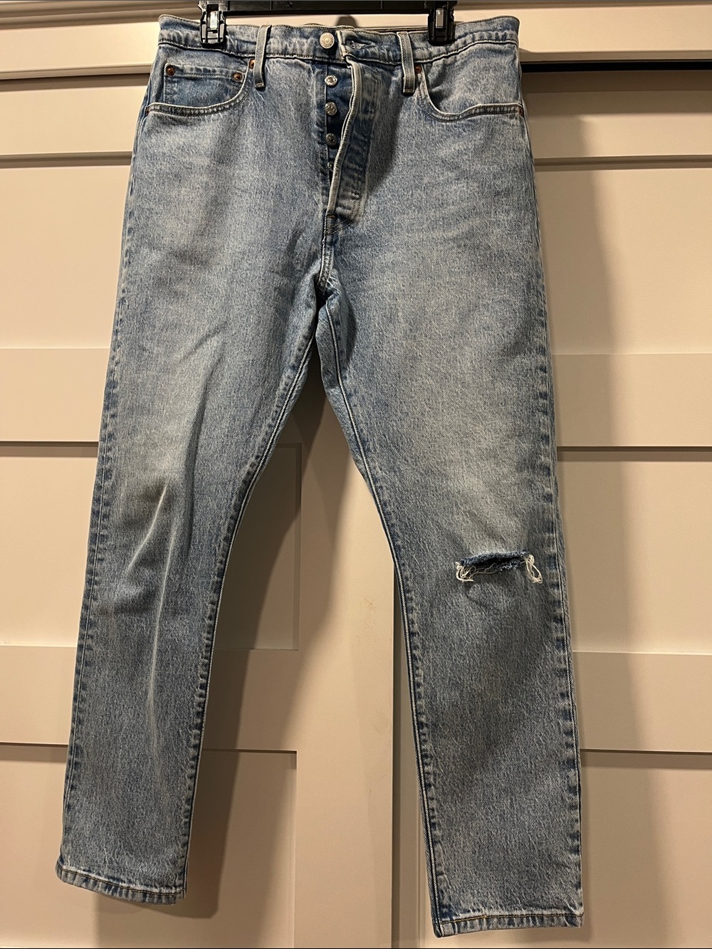 Women’s Levi’s 501 skinny crop.